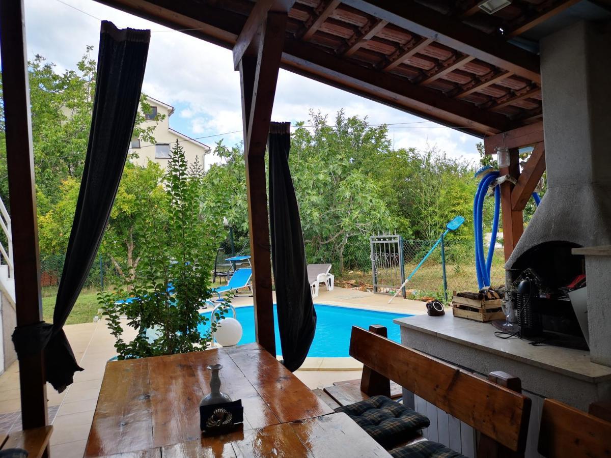 Chillout Apartments With Pool Patricia Fažana Eksteriør billede